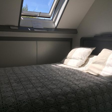 ヌーヴィル＝ス＝モントルイユ La Mansarde Bed & Breakfast エクステリア 写真