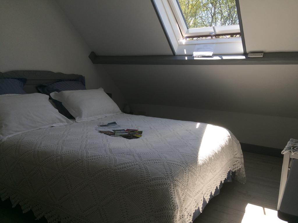 ヌーヴィル＝ス＝モントルイユ La Mansarde Bed & Breakfast エクステリア 写真