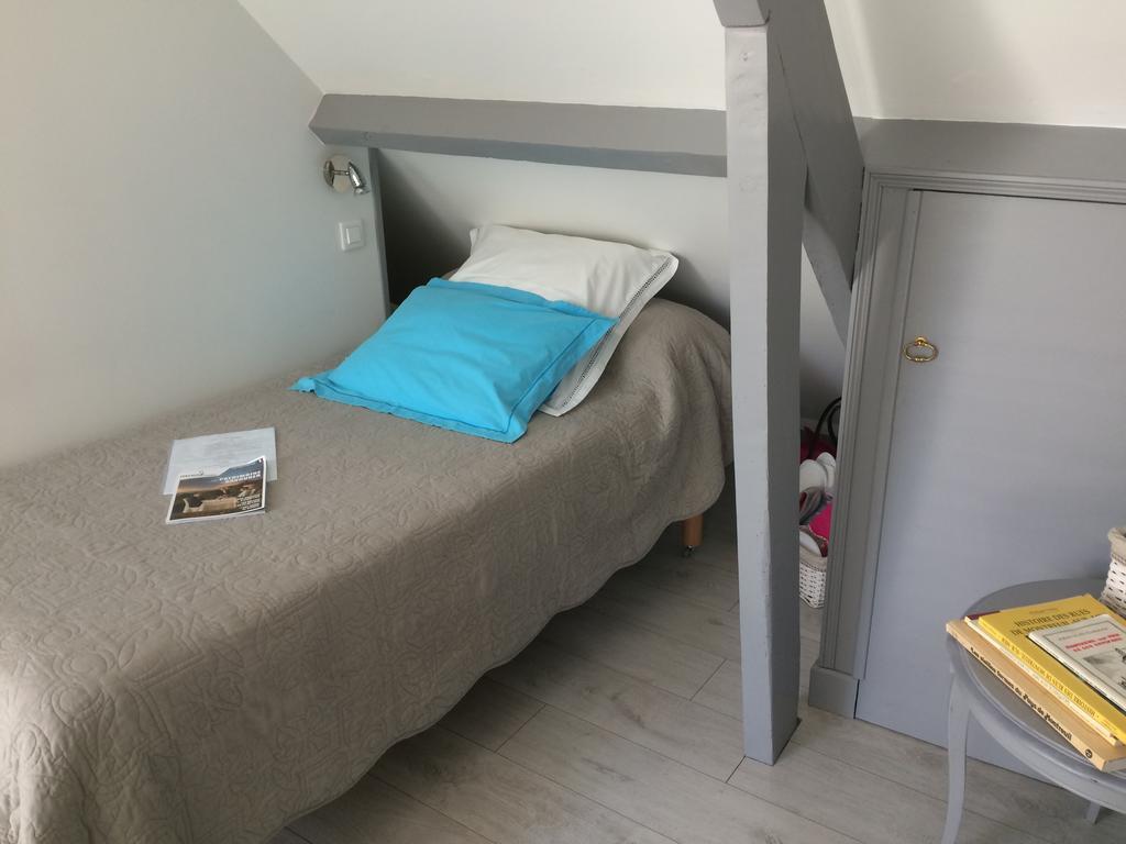 ヌーヴィル＝ス＝モントルイユ La Mansarde Bed & Breakfast エクステリア 写真