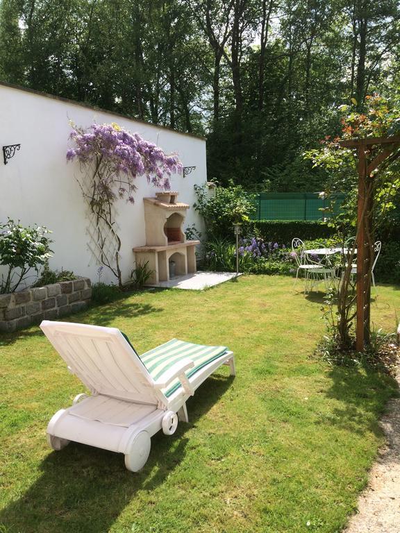 ヌーヴィル＝ス＝モントルイユ La Mansarde Bed & Breakfast エクステリア 写真