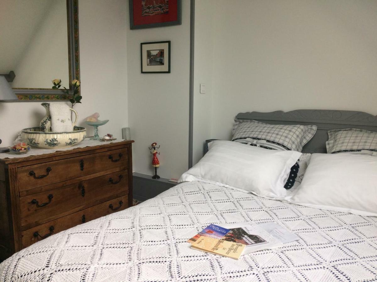 ヌーヴィル＝ス＝モントルイユ La Mansarde Bed & Breakfast エクステリア 写真